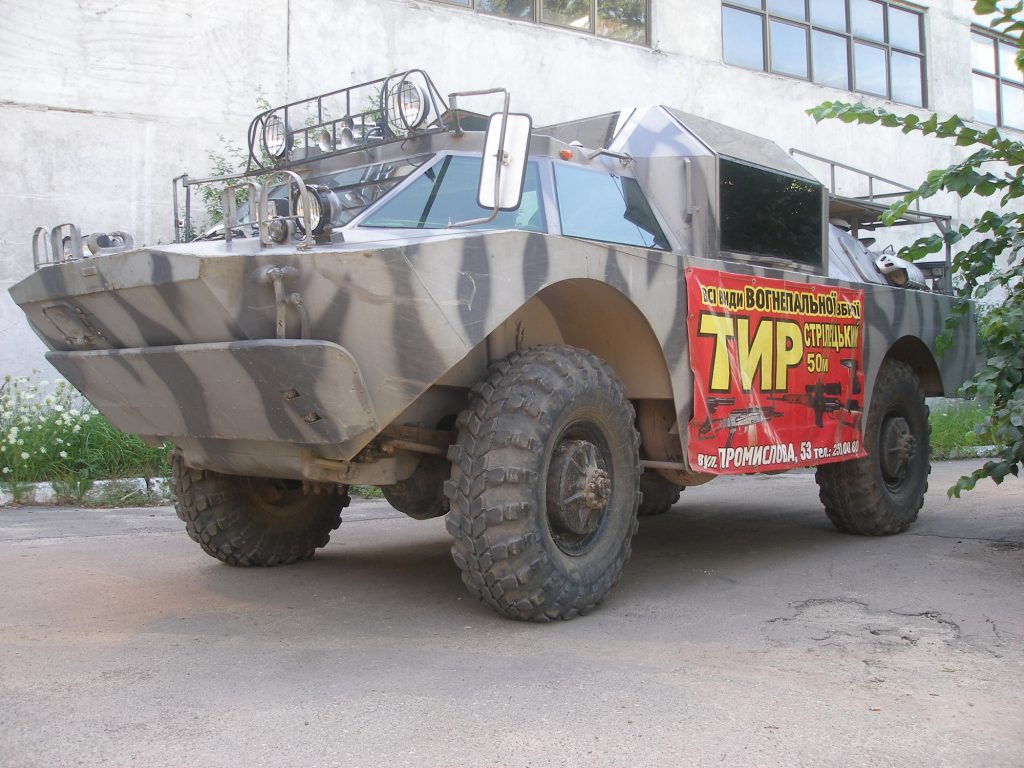 Спеціальний автомобіль біля клубу